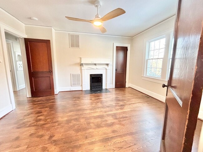 Building Photo - Spacious 3 Bedroom in Reidsville with an Office- Newly Renovated - Lawncare Included!