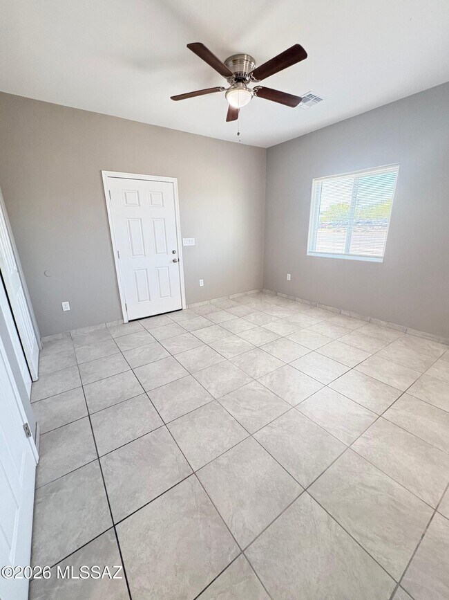 Building Photo - 4013 E 22nd St