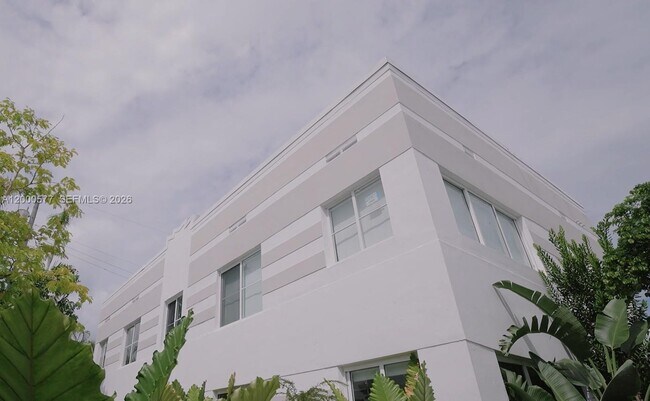 Building Photo - 1570 Euclid Ave