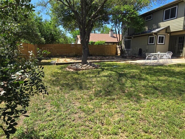 Building Photo - 804 Sunny Ln