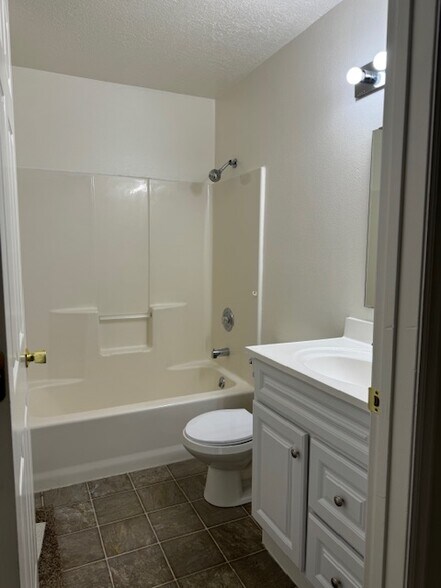 Building Photo - 148 W 140 S