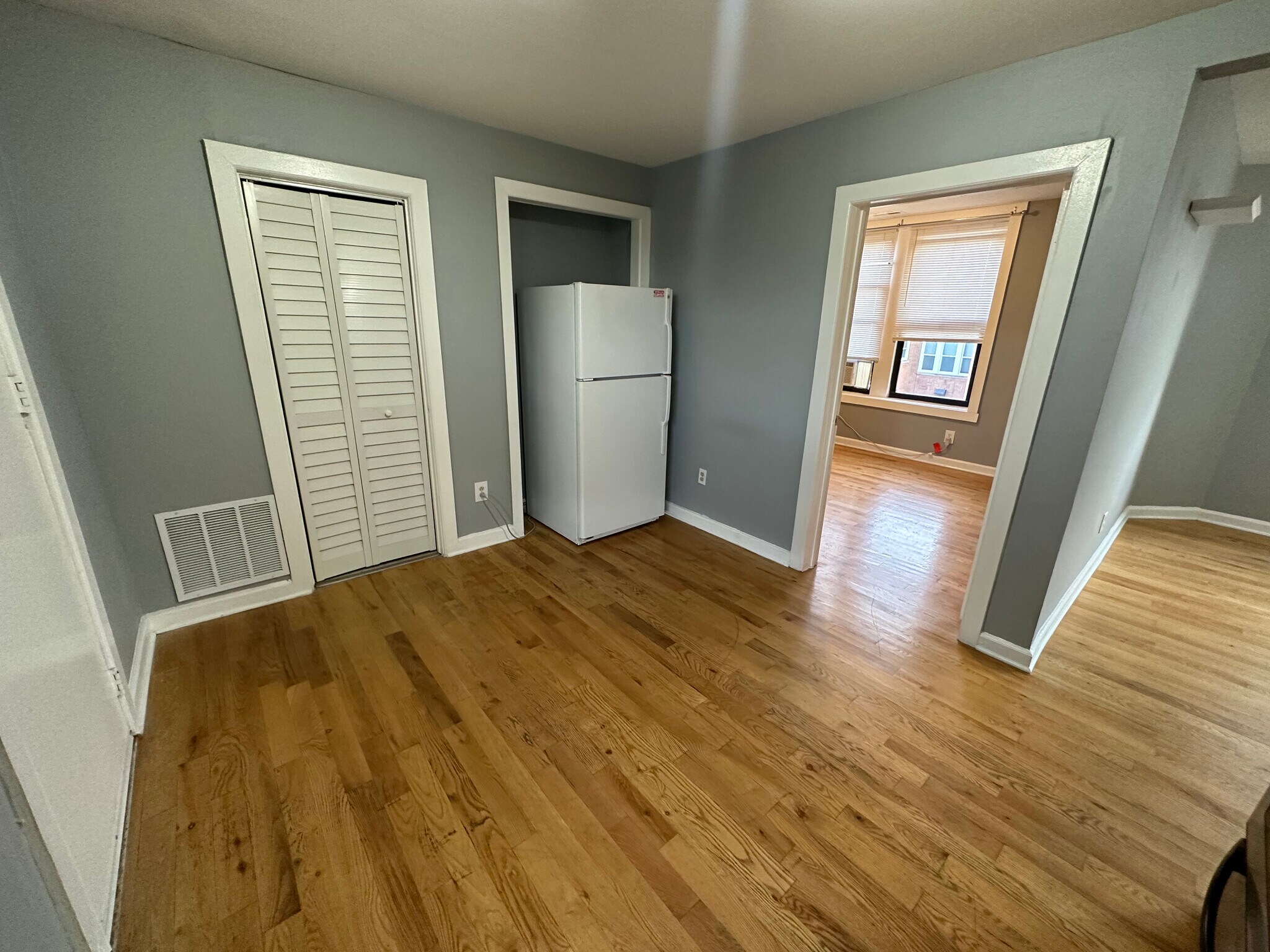 Building Photo - 2606 W Le Moyne St