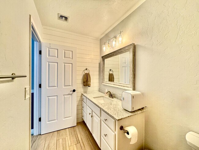 Building Photo - 12768 N Lantern Way