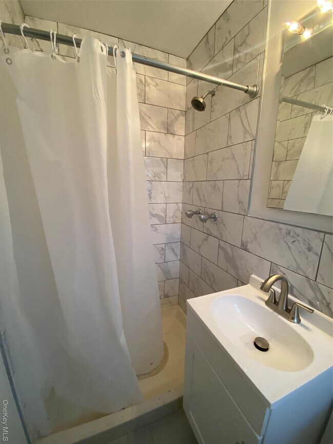 Building Photo - 151-55 20th Rd