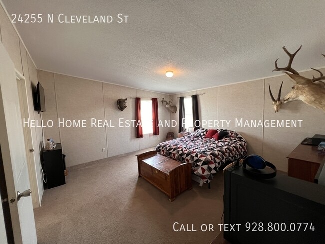 Building Photo - 24255 N Cleveland St