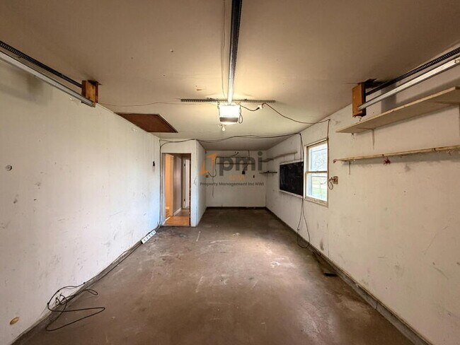 Building Photo - 325 Lahonda Dr