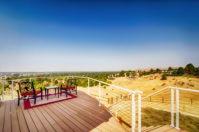 Building Photo - Boise, Beautiful home in the Foothills with lots of privacy