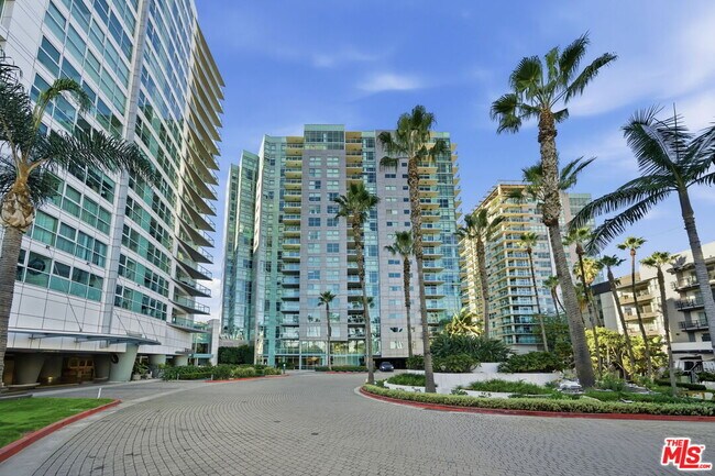 Building Photo - 13650 Marina Pointe Dr