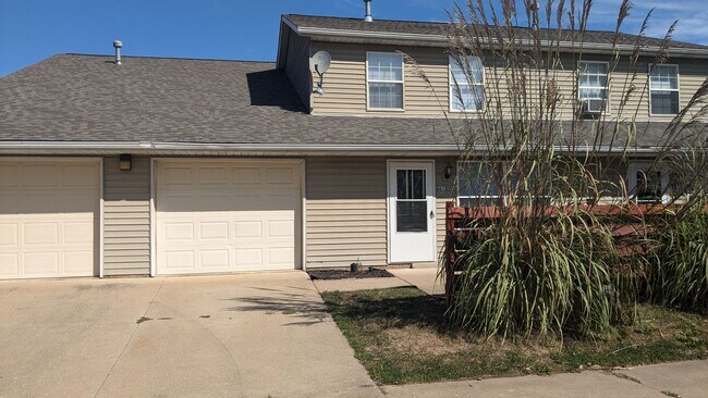 Building Photo - MN Cedar Village (861)