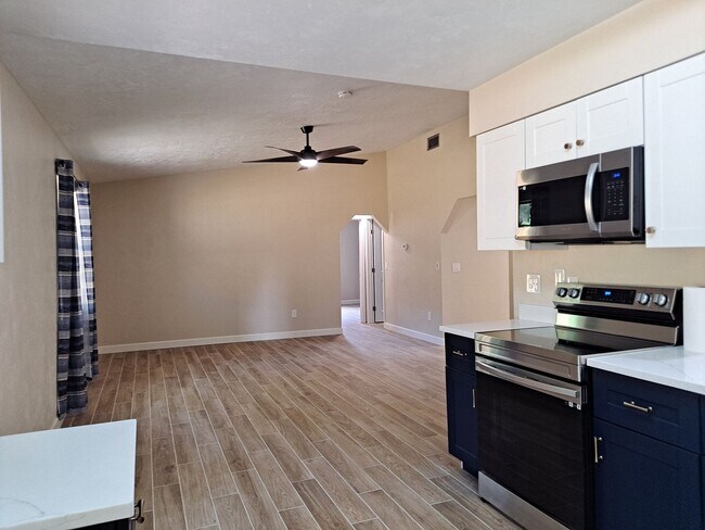 Building Photo - UPDATED 3BR 2BA WITH 2 CAR GARAGE FOR RENT