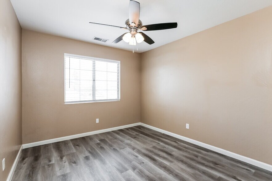 Building Photo - 1653 N 136th Ln