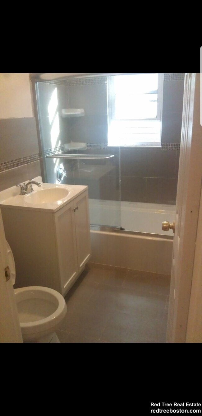 Building Photo - 3961 Washington St