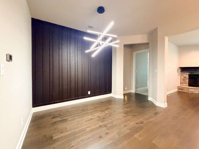 Building Photo - Charming 3-Bed Oasis with 2 Baths and Spacious 2045 Sq Ft Living in Burleson ISD!