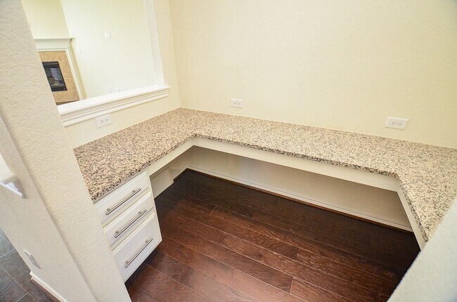 Building Photo - 24915 Meadowthorn Crest Ln