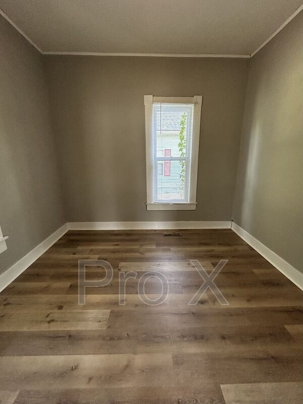 Building Photo - 706 W Kansas St