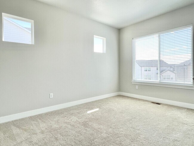 Building Photo - Stunning Two-Story at Quailhill!