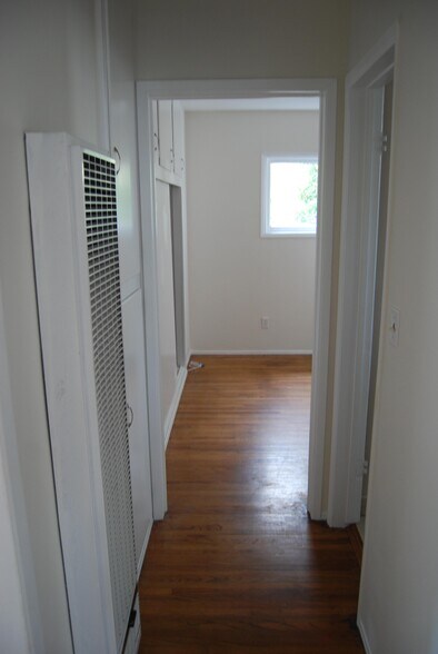 Building Photo - 536 39th W St