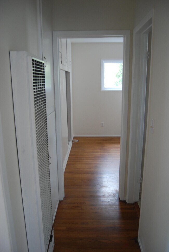 Building Photo - 536 39th W St