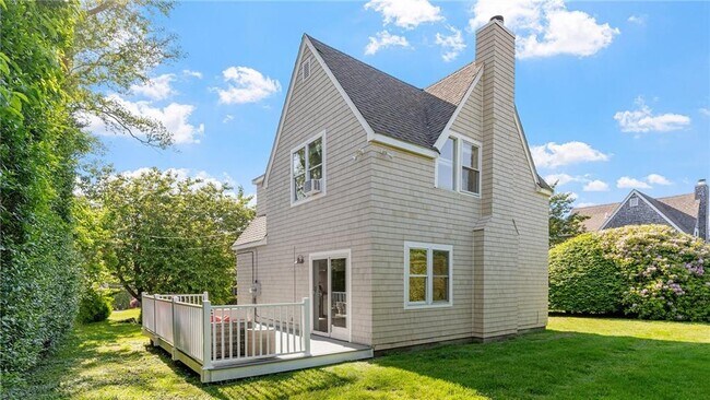 Building Photo - 152 Tuckerman Ave