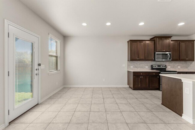 Building Photo - 740 Aliso Trail
