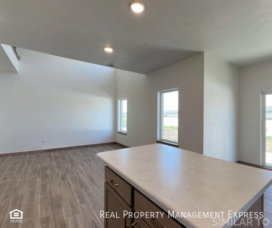 Building Photo - Awesome Layout with Yard Maintenance Inclu...