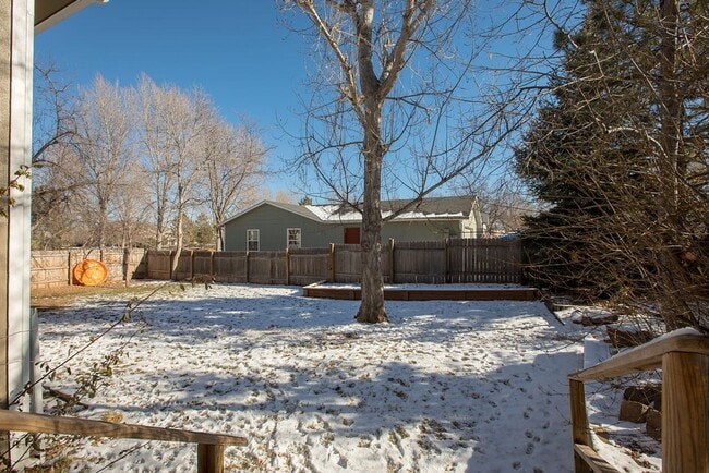 Building Photo - Charming 3-Bedroom Home on a Spacious Corn...
