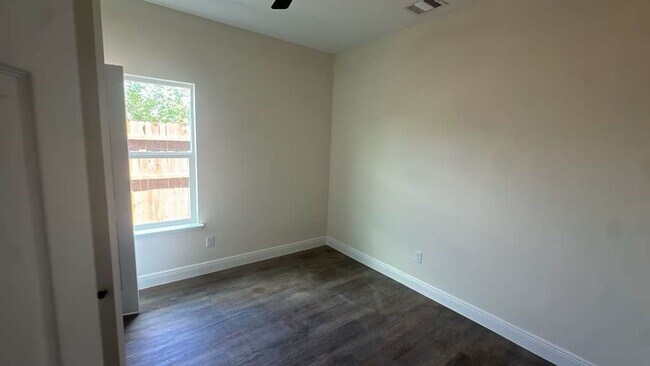 Building Photo - 3810 Hiford Dr