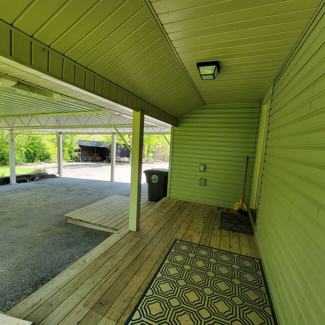 Building Photo - 4/2 Bungalow in Algood City Limits