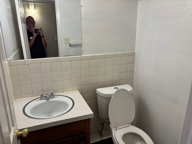 Building Photo - 2 bed/1.5 bath unit close to Hallmark Park and Hulen Mall