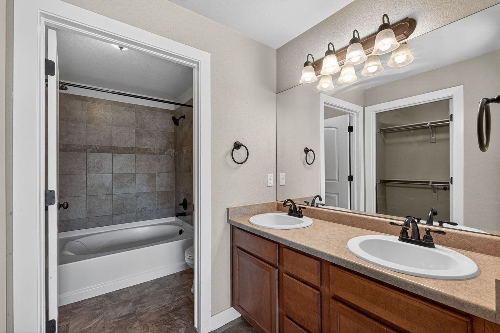 Building Photo - 4955 Hahns Peak Dr