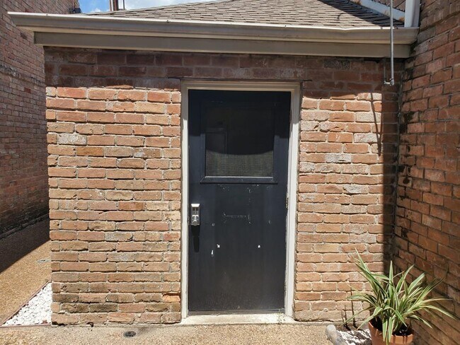 Building Photo - 6410 Del Monte Dr