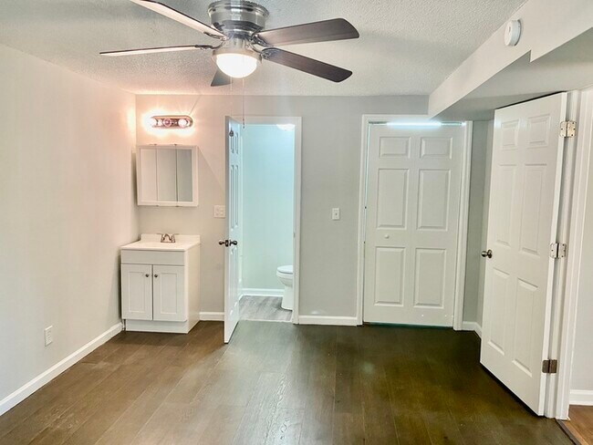 Building Photo - 1Bed/1Bath Apt Ringgold, GA! Brand New Gra...