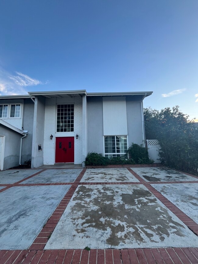 Building Photo - 22240 Wyandotte St