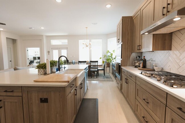 Building Photo - 808 Karst Cv