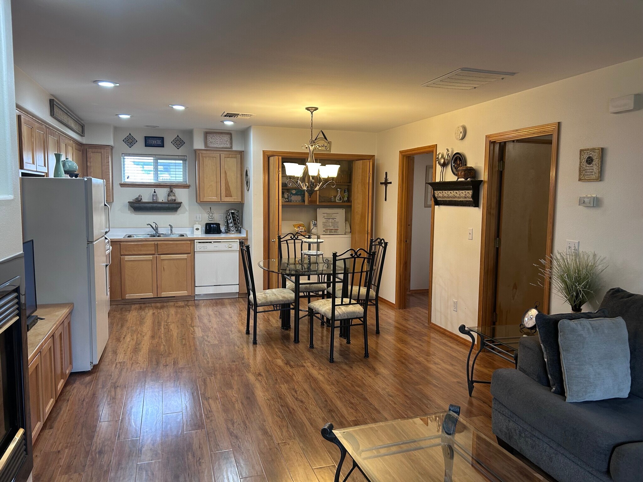 Kitchen / Dining - 1836 NE Fairview Ave