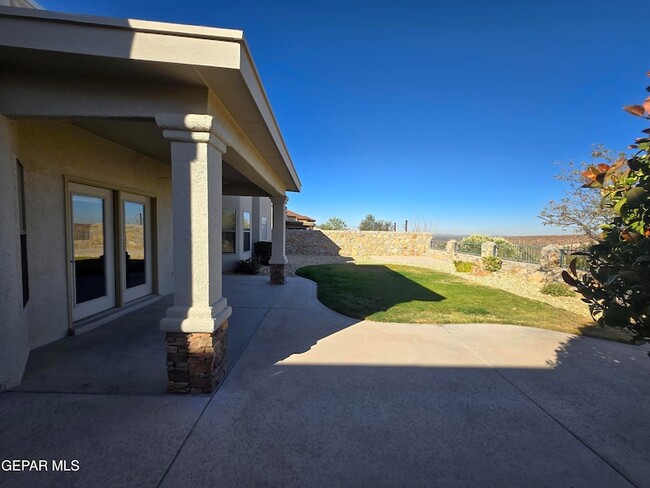 Building Photo - 6617 Cabana Del Sol Dr