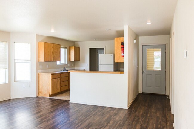 Building Photo - Garfield Duplex 5