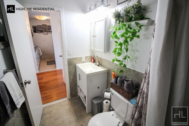 Building Photo - 1 bedroom in ASTORIA NY 11102