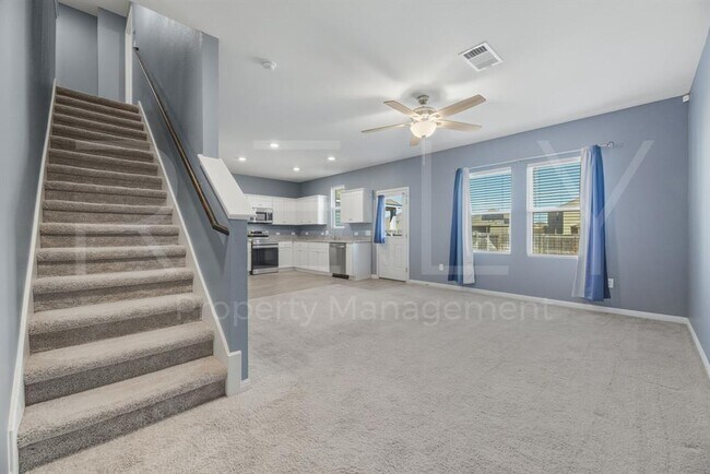 Building Photo - 220 Wonderful Life Way