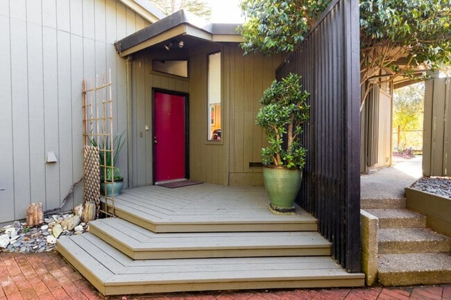 Building Photo - Upper Westside / Close to UCSC
