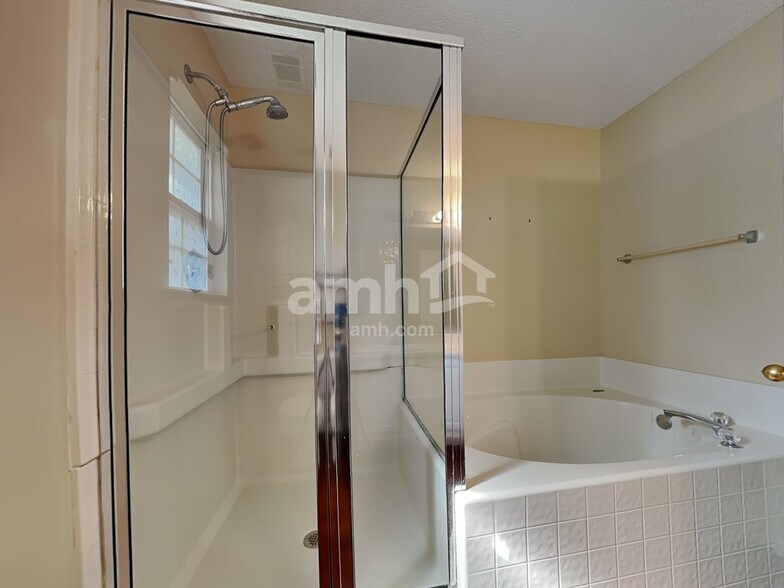 Building Photo - 263 Silver Brook Cir