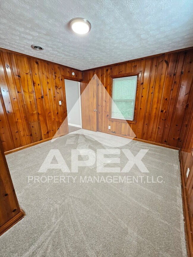 Building Photo - Craftsman Style 2 Bd 1- Ba Single Family H...