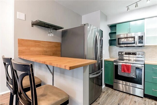 Building Photo - Hampton Blvd