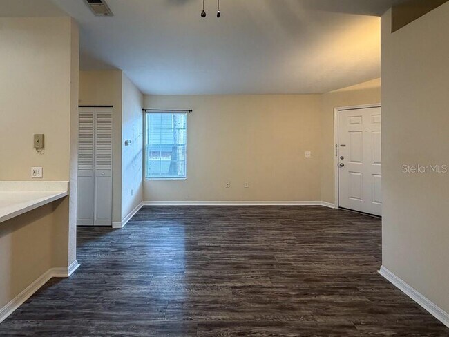 Building Photo - 4003 SW 27th St