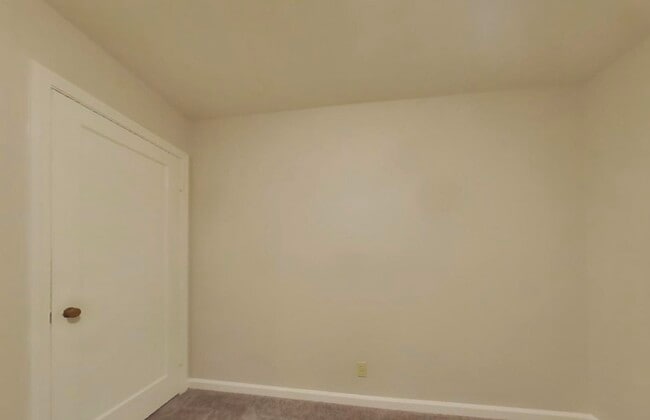 Building Photo - 2747 El Rey St