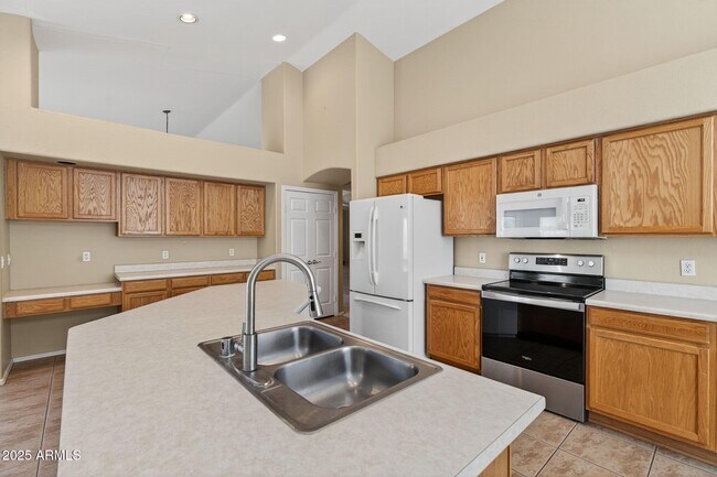 Building Photo - 8611 W Alex Ave