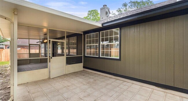 Building Photo - 412 Tamara Dr