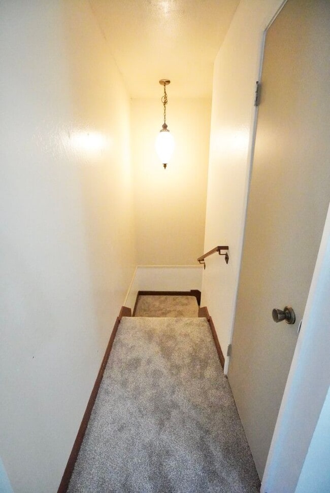 Building Photo - Charming 2-bedroom, 1.5-bathroom condo in ...