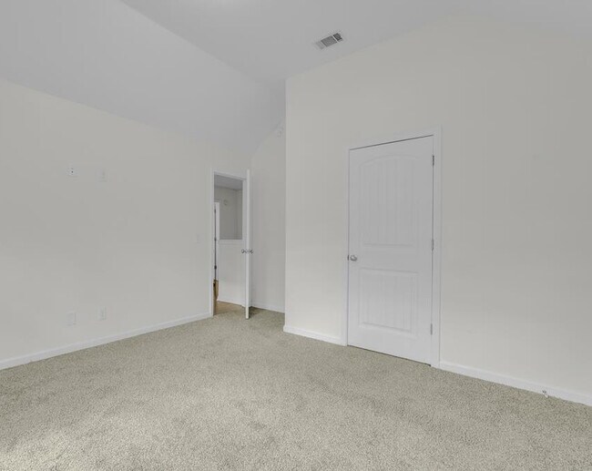 Building Photo - 104 Veranda Trail