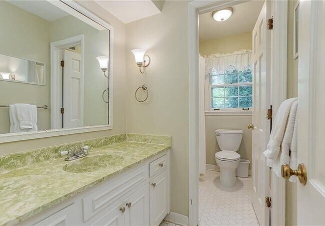 Building Photo - 5540 Windy Ridge Dr NE